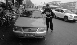 天津爆料出租车上街视频,天津出租车街头冲突视频引发热议